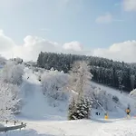 아파트 Hightop *